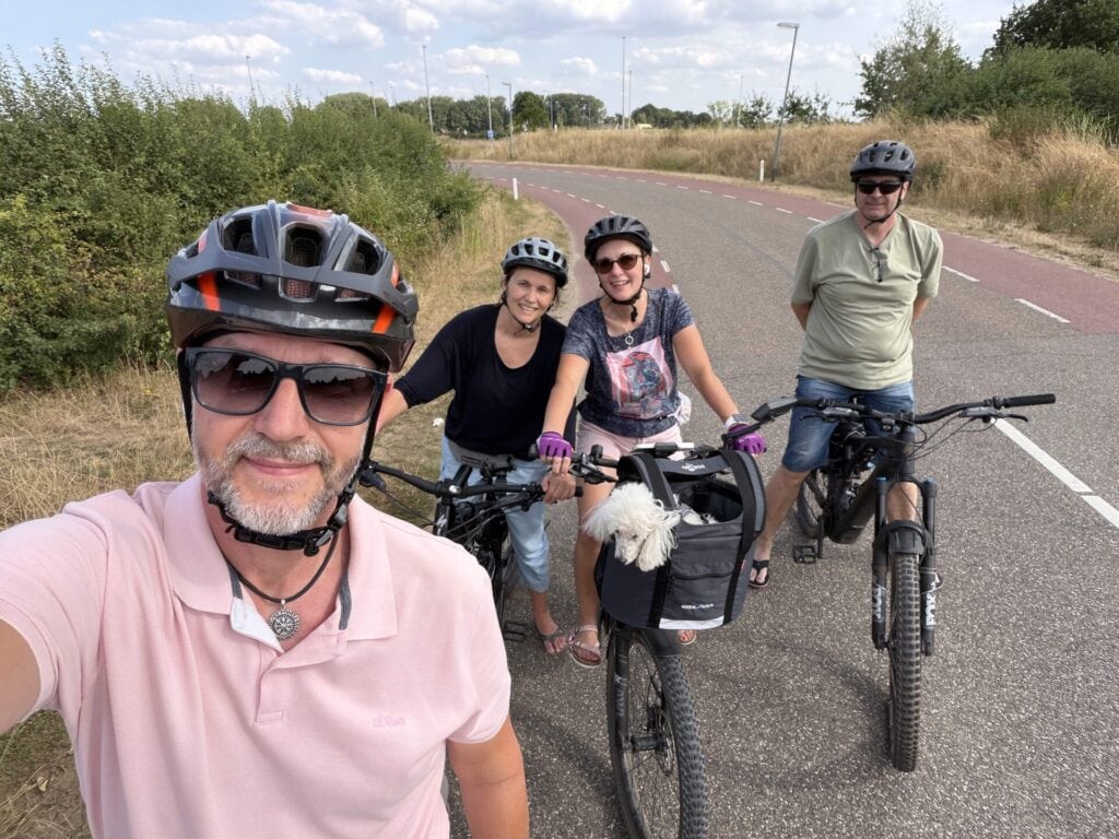 Roerdalen, Thorn und Roermond mit dem Wohnmobil: MTB, Freunde und Weinprobe