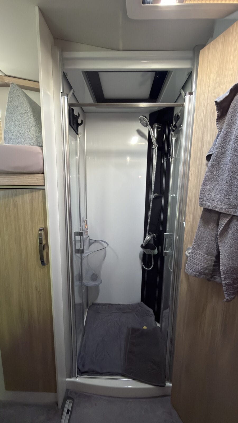 Odvojeni tuš u Frankiji A 740 Plus